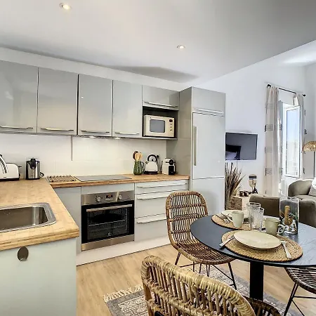 Le Papillon De Saint-Tropez